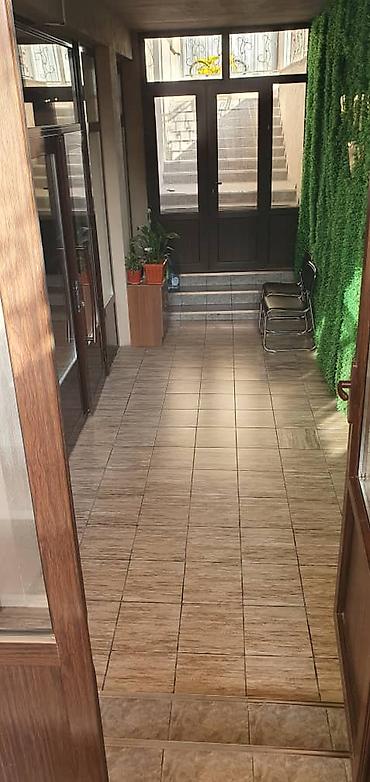 Продажа офисов: 🏢 **Продаётся коммерческое помещение, г. Ош** 📐 1200м² 🏬 Цокольный — 5