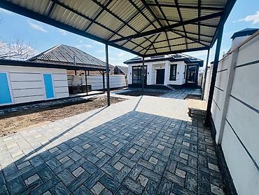 Продажа коттеджей и домов: Современный одноэтажный дом с ограждённым двором и благоустроенной — 12