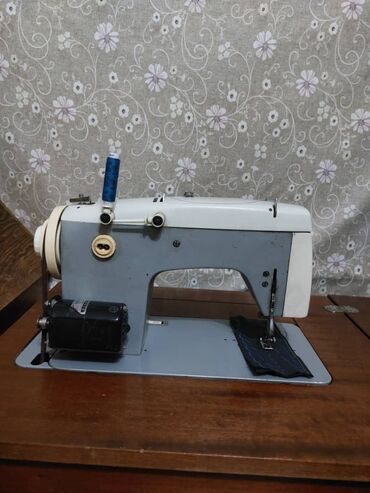 ножная швейная машинка: Швейная машина Электромеханическая, Полуавтомат