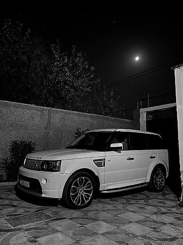 Land Rover: Range Rover Sport – ağ rəngdə, 5 qapılı SUV. Əsas xüsusiyyətlər: - — 1