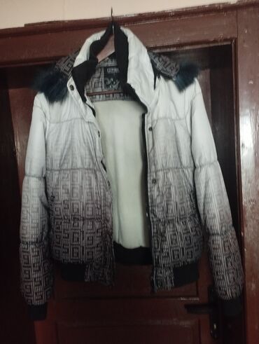 Zimske jakne: PRODAJEM JAKNE SNIŽENO! Šarenu zimsku muško- žensku jaknu, L vel na lalafo.rs — 1 Zimske jakne: PRODAJEM JAKNE SNIŽENO! Šarenu zimsku muško- žensku jaknu, L vel — 1