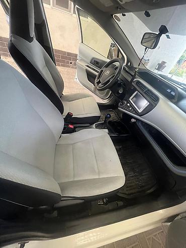 Toyota Aqua: 2013 г., 1.5 л, Автомат, Гибрид