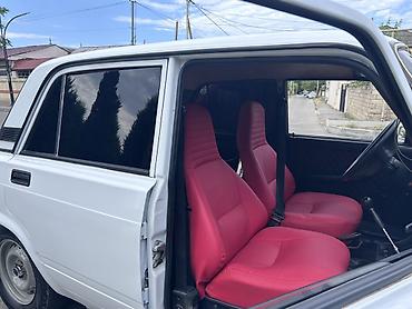 avto aksesuar kredit: VAZ 2107, ağ rəng, salon yenilənmiş. Xüsusiyyətlər: - Korpus: sedan — 1