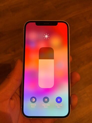 телефон айфо: IPhone 12, Б/у, 128 ГБ, Белый, Зарядное устройство, Защитное стекло, Коробка, 82 %