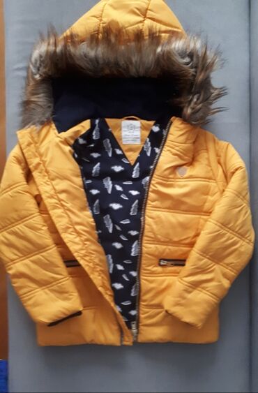 Куртка утеплённая универсальная(можно носить и мальчикам,и девочкам)на