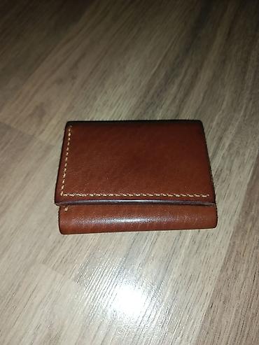 Kompakt dəri pul kisəsi – qəhvəyi - Material: təbii dəri, sərtlik və