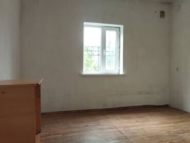 Долгосрочная аренда домов: 38 м², 2 комнаты, Парковка, Забор, огорожен at lalafo.kg Долгосрочная аренда домов: 38 м², 2 комнаты, Парковка, Забор, огорожен