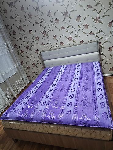 İki nəfərlik çarpayı və döşək dəsti - Ölçü: təxmini 160×200 sm