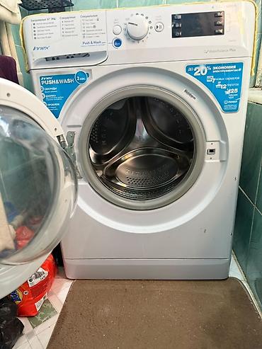 apple studio: Стиральная машина Indesit Innex (серия Push&Wash), фронтальная — 2