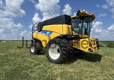2010: New Holland CR9080 — Комбайн, 2010 г. Б/У | Доставка по всему миру — 1