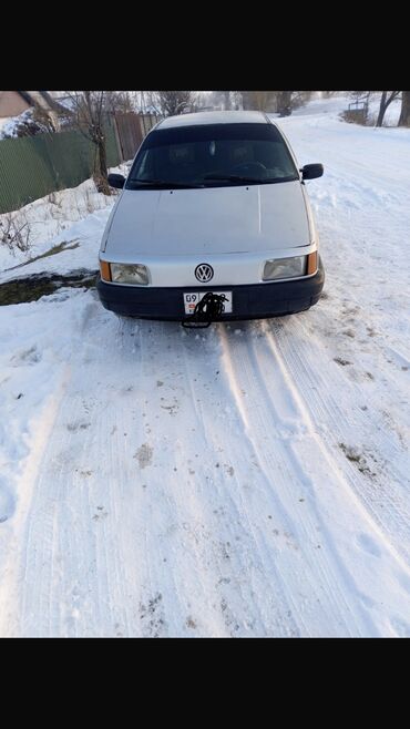 Volkswagen: Volkswagen Passat: 1988 г., 1.8 л, Механика, Бензин, Седан