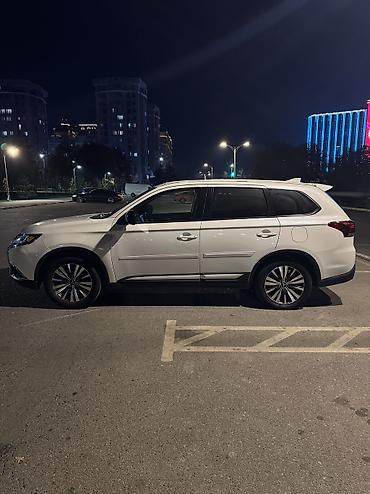 subaru oudback: Mitsubishi Outlander: 2020 г., 2.4 л, Вариатор, Бензин, Кроссовер — 5
