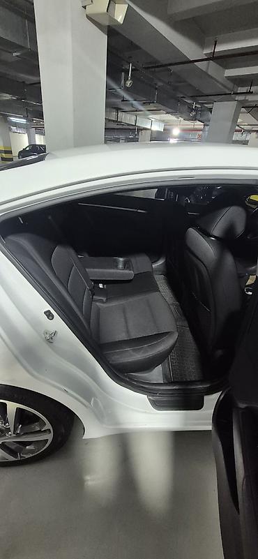 Hyundai: Hyundai Elantra: 1.6 l | 2019 il Sedan — 7