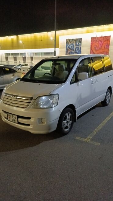 tayota aqua: Toyota Noah: 2003 г., 2 л, Автомат, Бензин, Вэн/Минивэн