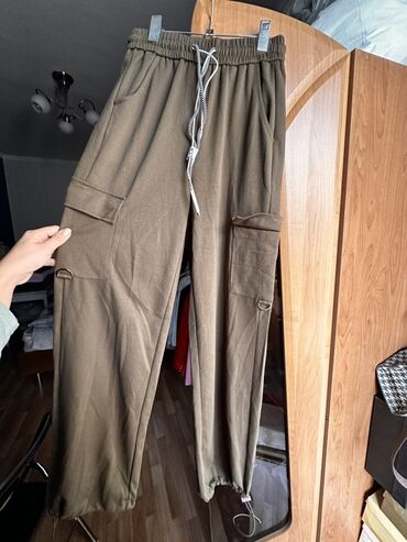 Женские брюки: Карго-джоггеры хаки - Прямой свободный крой - Эластичный пояс на — 2
