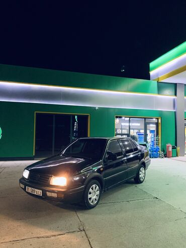 Volkswagen: Volkswagen Vento: 1993 г., 1.8 л, Механика, Бензин