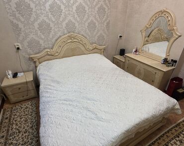 мебель для дома: Уктоочу бөлмө гарнитуру, Колдонулган, Эки кишилик керебет, Жыгач, Өзү алып кетүү, түсү - Саргыч боз