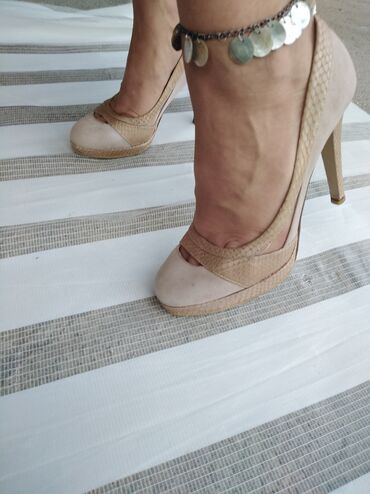 šafran cipele: Pumps, Guess, 37 at lalafo.rs šafran cipele: Pumps, Guess, 37