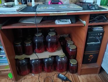 стеклянный компьютерный стол: Банки, Б/у, Самовывоз