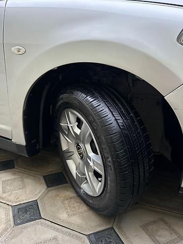 nissan tida arxa stop: Nissan Tiida sedan, gümüşü rəng. - Kuzov: 4 qapılı sedan, orijinal — 10