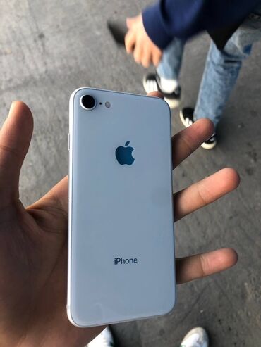 чехлы на айфон 13 про: IPhone 8, 64 ГБ, Серебристый, Чехол