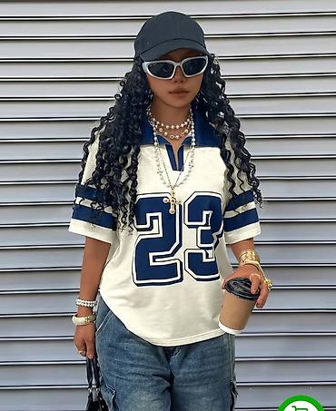 sport ev geyimleri instagram: Unisex “23” nömrəli idman üslublu futbolka - Rəng: krem/ağ əsas, tünd — 1