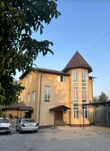 сдается дом под швейный цех: Продается дом 3уровневый дом 🫶Район: Жибек жолу/Турусбекова 🫶год
