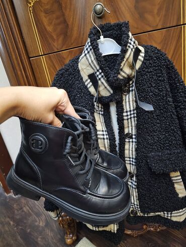 Верхняя одежда: Продаю верхнюю одежду на девочку от 7-9 лет одежда новая или в — 23