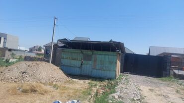 ищу времянку в районе ак босого: Продаю павильон срочная цена 65000сом