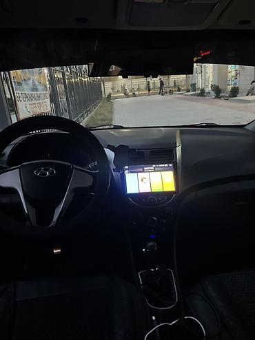 Продажа авто: Hyundai Solaris: 2013 г., 1.6 л, Механика, Бензин, Седан — 4