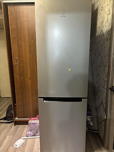 Холодильник Indesit, серебристый, двухкамерный с нижней морозильной