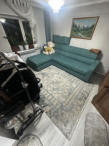 Продажа коттеджей и домов: Продаётся жилой дом с большим навесом и двориком. Адрес:Г.Бишкек ж\М — 16