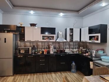 metbex ucun asma tavanlar: Metbex mebeli. 400azn. ölçü 5.30sm. uzerinde moyka verilir. yaxsi
