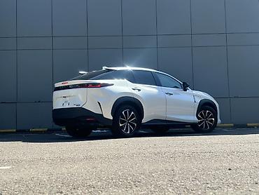 порте: Lexus RZ: 2023 г., Электромобиль, Кроссовер — 2