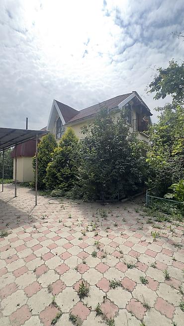 Просторный дом для жизни за городом, с видом на горы и зелёным двором at lalafo.kg Просторный дом для жизни за городом, с видом на горы и зелёным двором