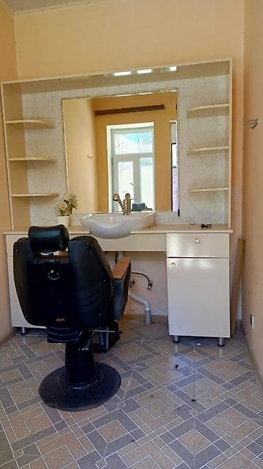 Digər mebel: Yeni vəziyyətdə, demək olar ki, istifadə olunmamış güzgülü bərbər — 3
