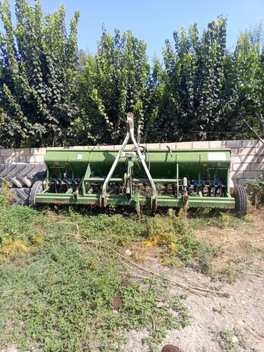 işlənmiş traktor: Kənd təsərrüfatında müxtəlif işlər üçün nəzərdə tutulmuş çoxfunksiyalı