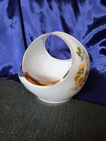 Ostali antikviteti: Korpa Jugoporcelan Titov Veles iz 70ih.god. Korpa je perfektna,sve na — 4