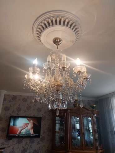 tiktok işığı: Çılçıraq, 10 və daha çox lampa, Xrustal