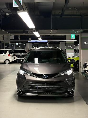 Toyota Sienna: 2021 г., 2.5 л, Вариатор, Гибрид, Минивэн