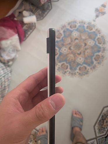 чехол pixel 6a: Google Pixel 6a, белый/чёрный (Panda) - Экран OLED, Always‑On, вырез — 4