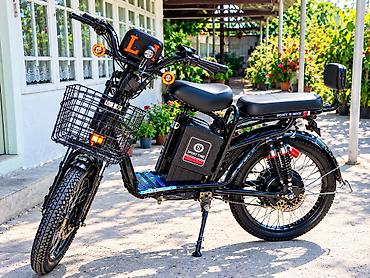 Elektrikli velosiped. Şəkillərdə görünən model qara rəngdə