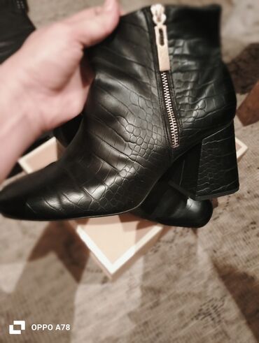 Women's Sneakers and athletic shoes: Ölçü: 39, rəng - Qara, İşlənmiş