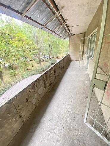 group: 1 комната, 50 м², 8 мкр Индивидуалка, 2 этаж, Требуется ремонт — 6