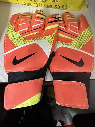 перчатк: Вратарские перчатки Nike (оранжево‑белые с чёрными логотипами) - Тип — 1