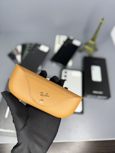 кольцо спаси и сохрани золото: Футляр для очков Ray-Ban в коричневом цвете, предназначен для хранения