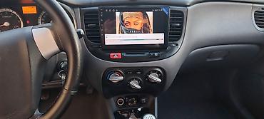 Kia: Kia Rio hatchback - Gümüş rəngli kuzov, 5 qapı - Mexaniki sürətlər — 4
