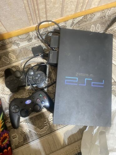 плейстейшн продаю: Игровая приставка Sony PlayStation 2 в комплекте с двумя