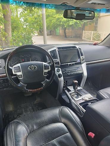 e39 guzgu: Toyota Land Cruiser V6 ağ rəng, tam ölçülü 7 yerlik SUV. Mühərrik və — 2