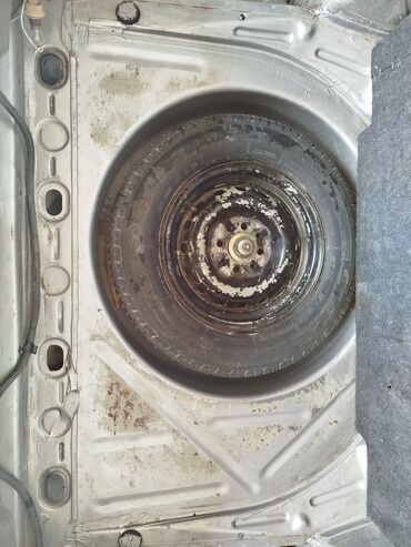 Tofas: Model: Tofas Şahin (sedan) Kuzov: 4 qapı, gümüşü rəng, qara bamperlər — 6